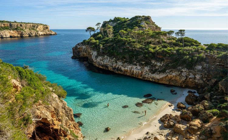 Plongée à Minorque : grottes, eaux cristallines et Méditerranée préservée